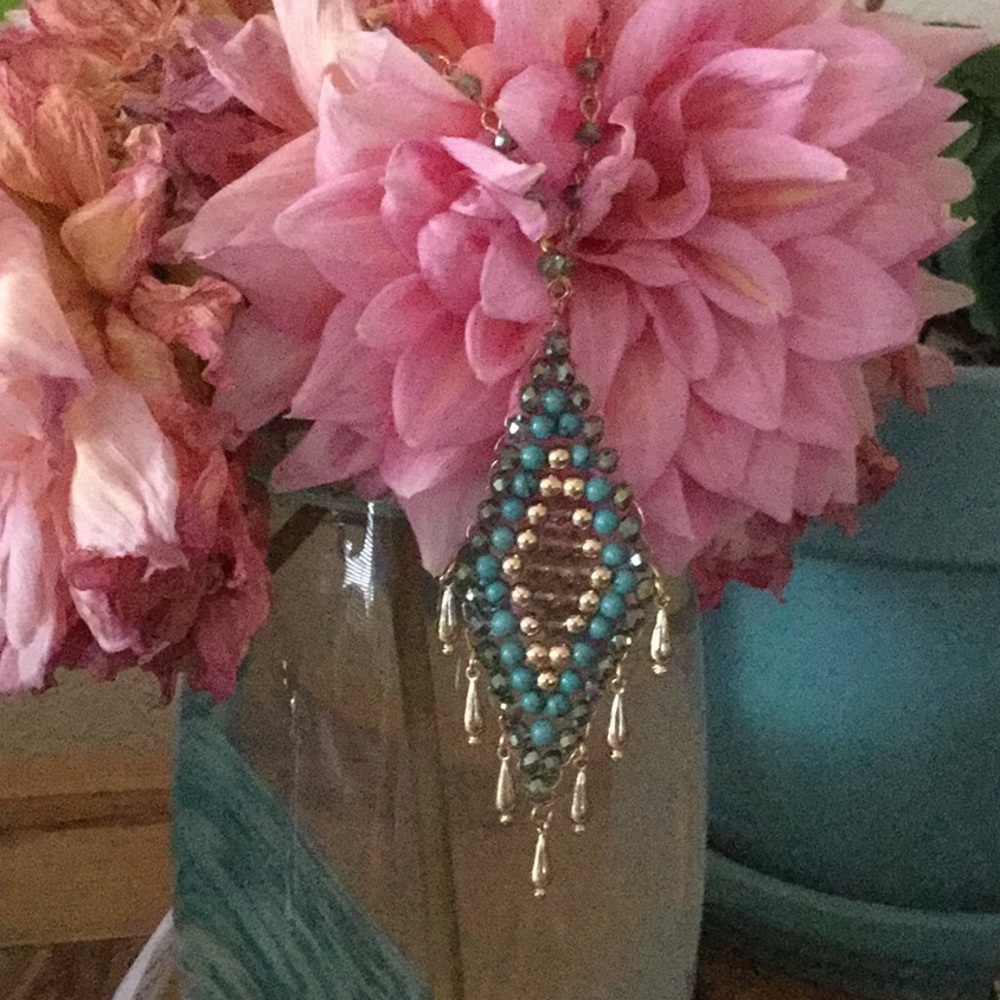 CRYSTAL AND GOLD NECKLACE